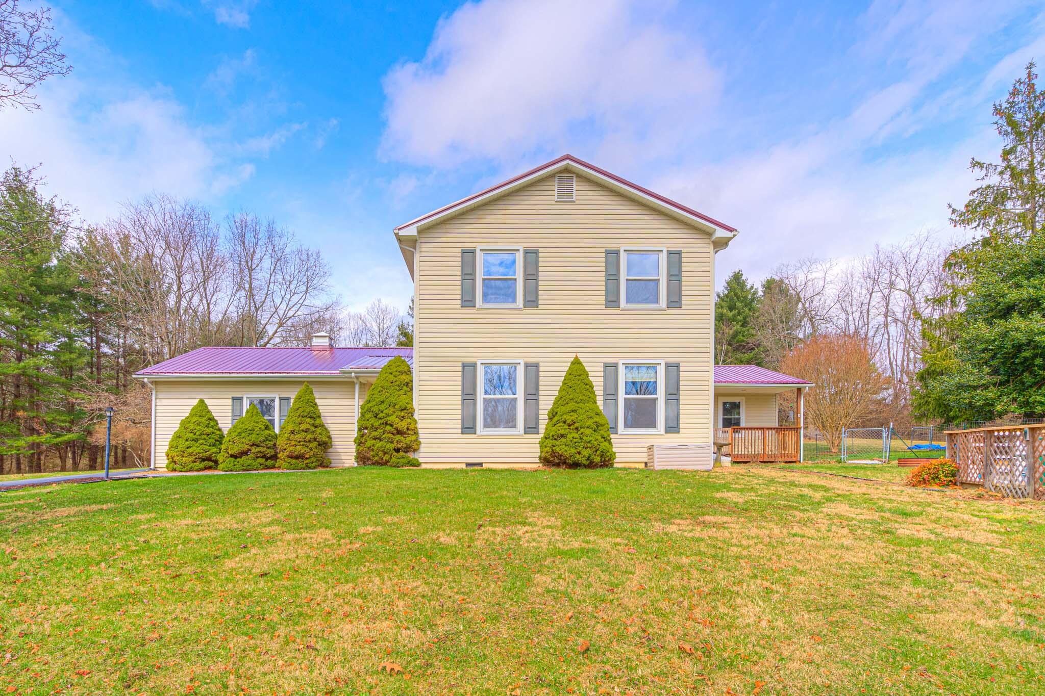 6701 Camelot Road Radford, VA 24141 - Photo 3 of 61 6701_CamelotRd_Web-2