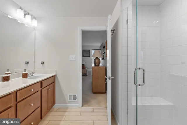 a en suite bathroom with a double vanity sink and a mirror