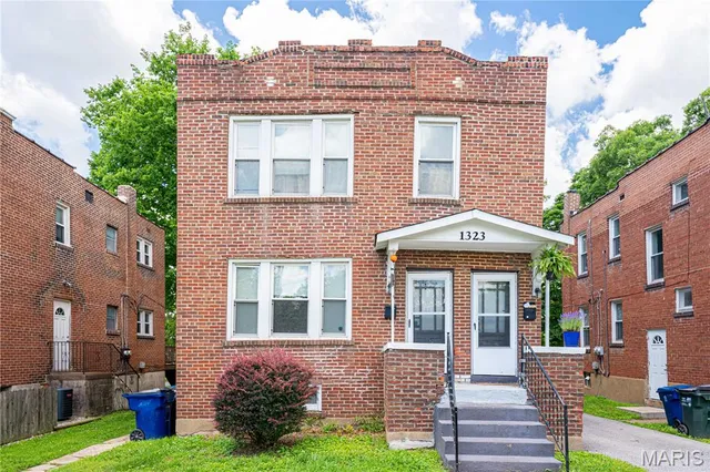$495,000 | 1319 Woodland Drive, St. Louis, MO 63117