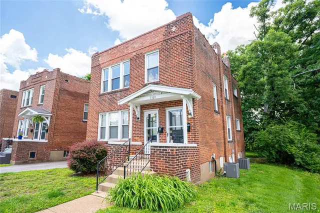 $495,000 | 1319 Woodland Drive, St. Louis, MO 63117