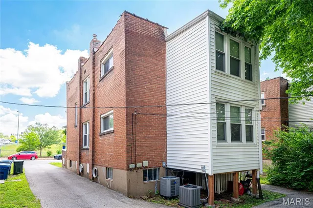 $495,000 | 1319 Woodland Drive, St. Louis, MO 63117