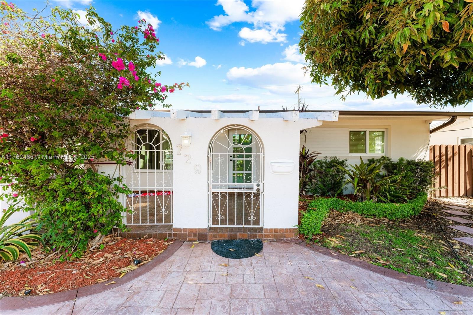 729 West 50th Place Hialeah, FL 33012 - Photo 3 of 45