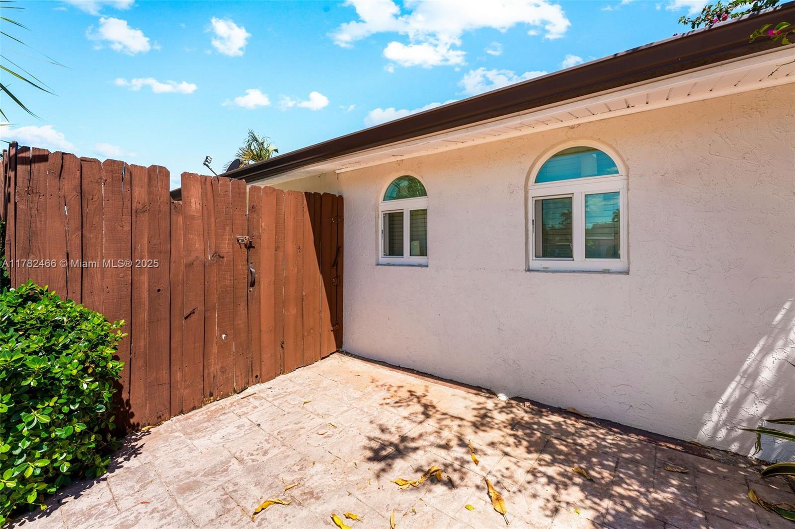 729 West 50th Place Hialeah, FL 33012 - Photo 32 of 45