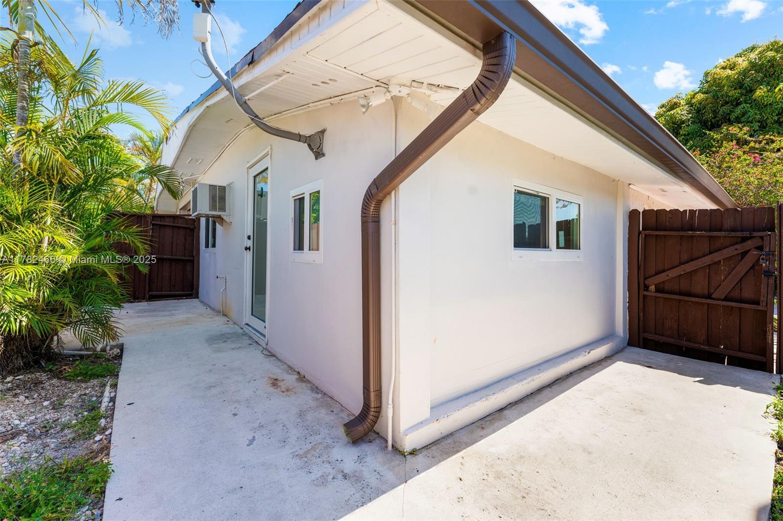 729 West 50th Place Hialeah, FL 33012 - Photo 33 of 45