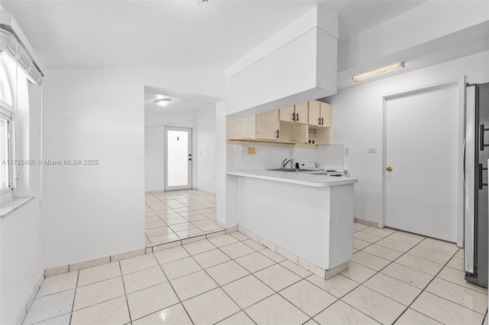 729 West 50th Place Hialeah, FL 33012 - Photo 38 of 45