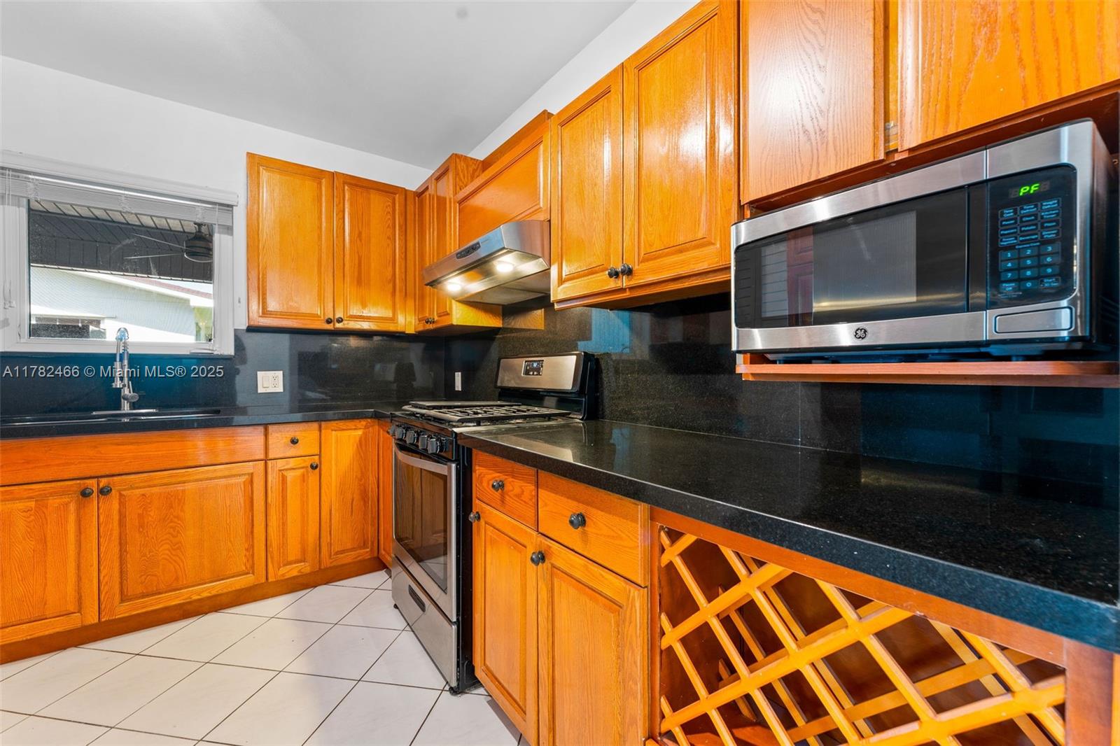 729 West 50th Place Hialeah, FL 33012 - Photo 9 of 45