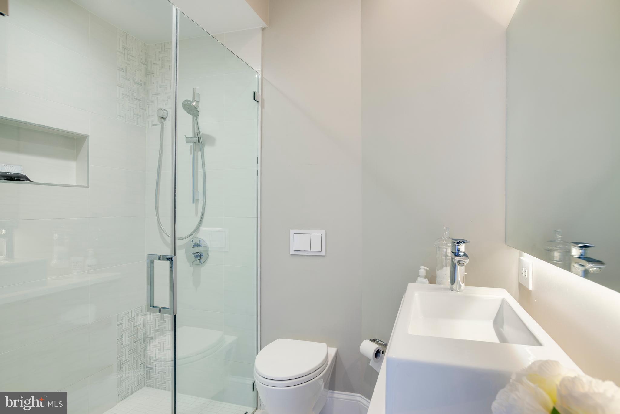 1515 P Street Northwest, Unit 3 Washington, DC 20005 - Photo 11 of 22 Owner's BA w Dual Shower Heads