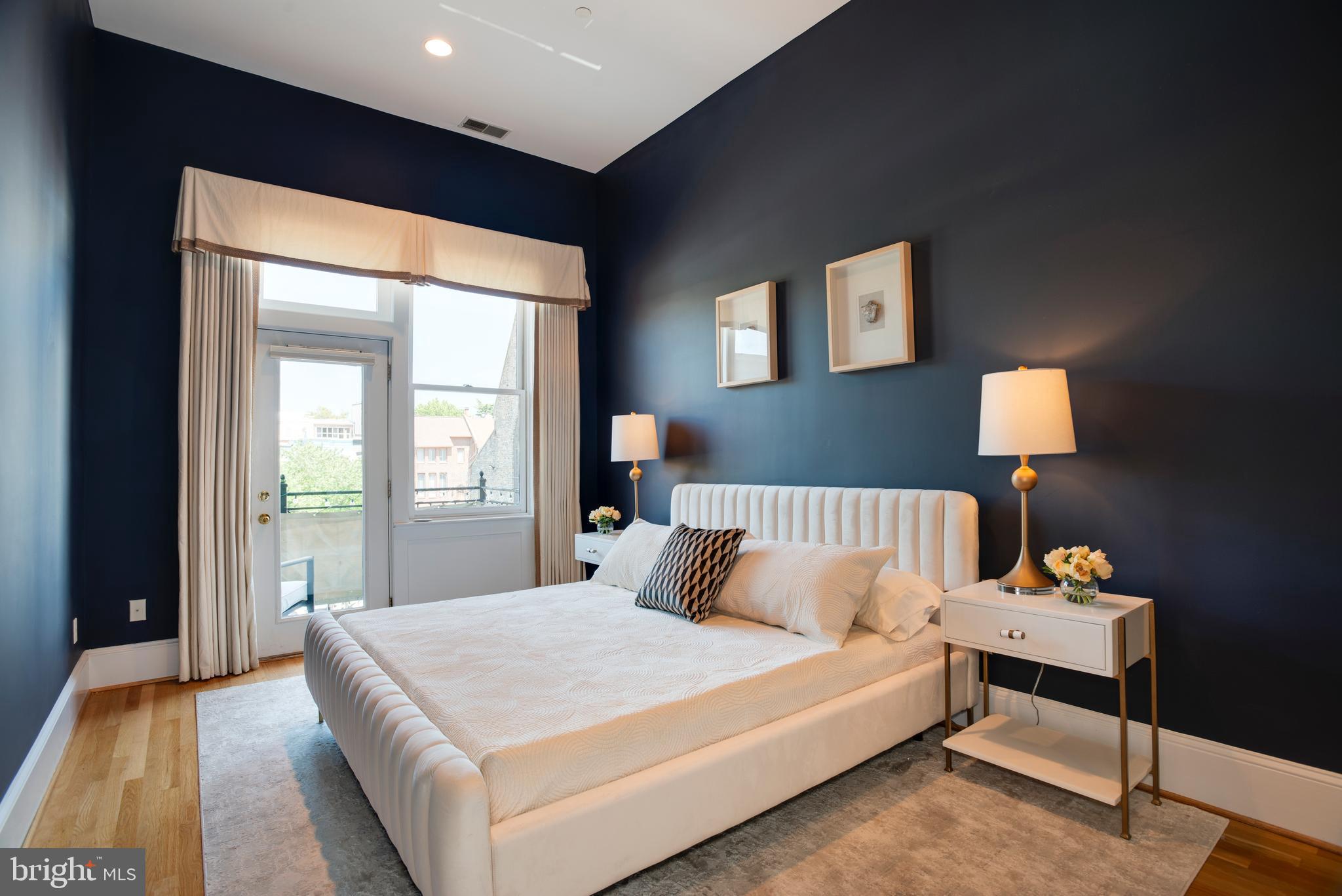 1515 P Street Northwest, Unit 3 Washington, DC 20005 - Photo 10 of 22 Owner's BR w Auto Black-out shades & WI Closet