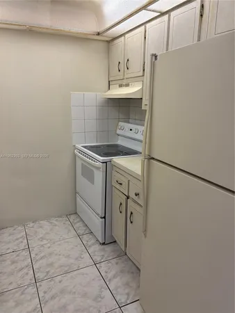 $1,450 | 16215 Northeast 18th Court, Unit 212, North Miami Beach, FL 33162