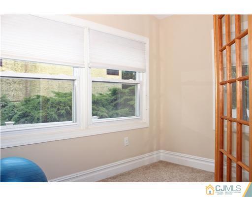 11 Wilk Road Edison, NJ 08837 - Photo 5 of 25