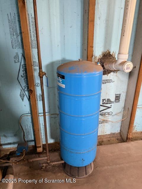 2743 River Road Wysox, PA 18854 - Photo 21 of 32 a room with a rug