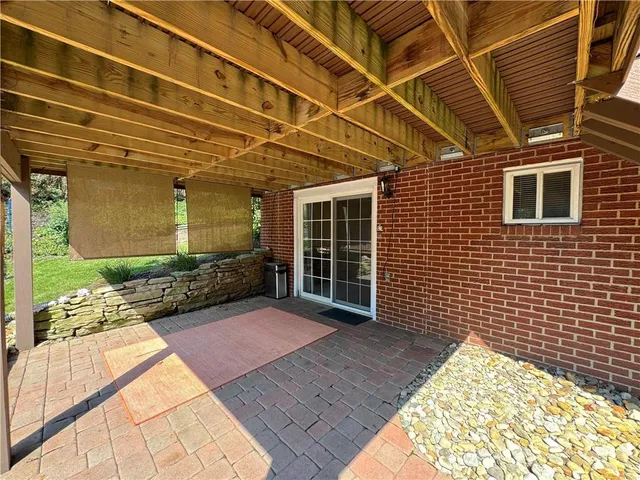 $250,000 | 4073 Highway 130, Irwin, PA 15642