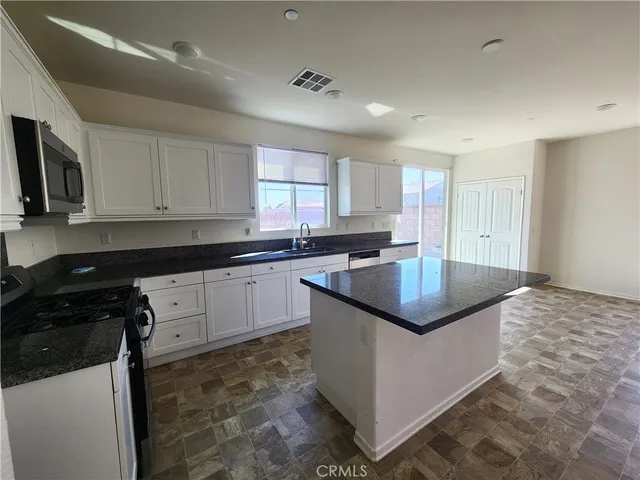 $3,700 | 16137 Blue Iris Street, Fontana, CA 92336