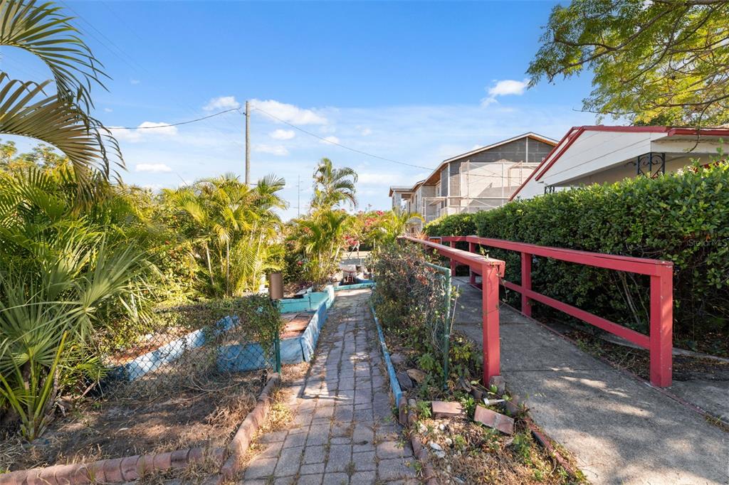 1916 West Grace Street Tampa, FL 33607 - Photo 2 of 26 a view of a pathway of a building