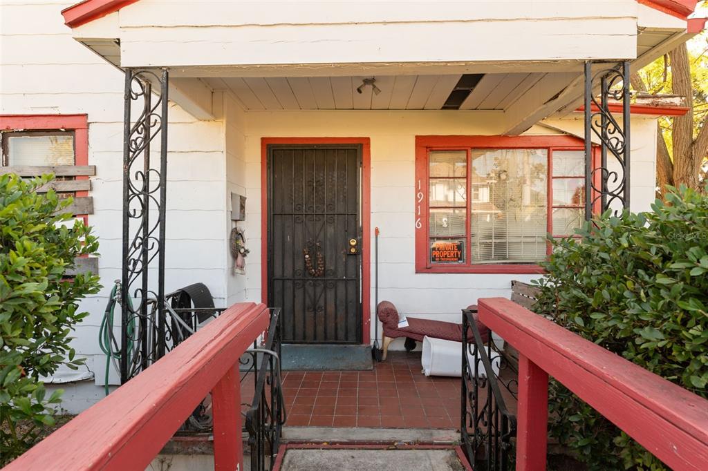 1916 West Grace Street Tampa, FL 33607 - Photo 5 of 26 a balcony with furniture and potted plants