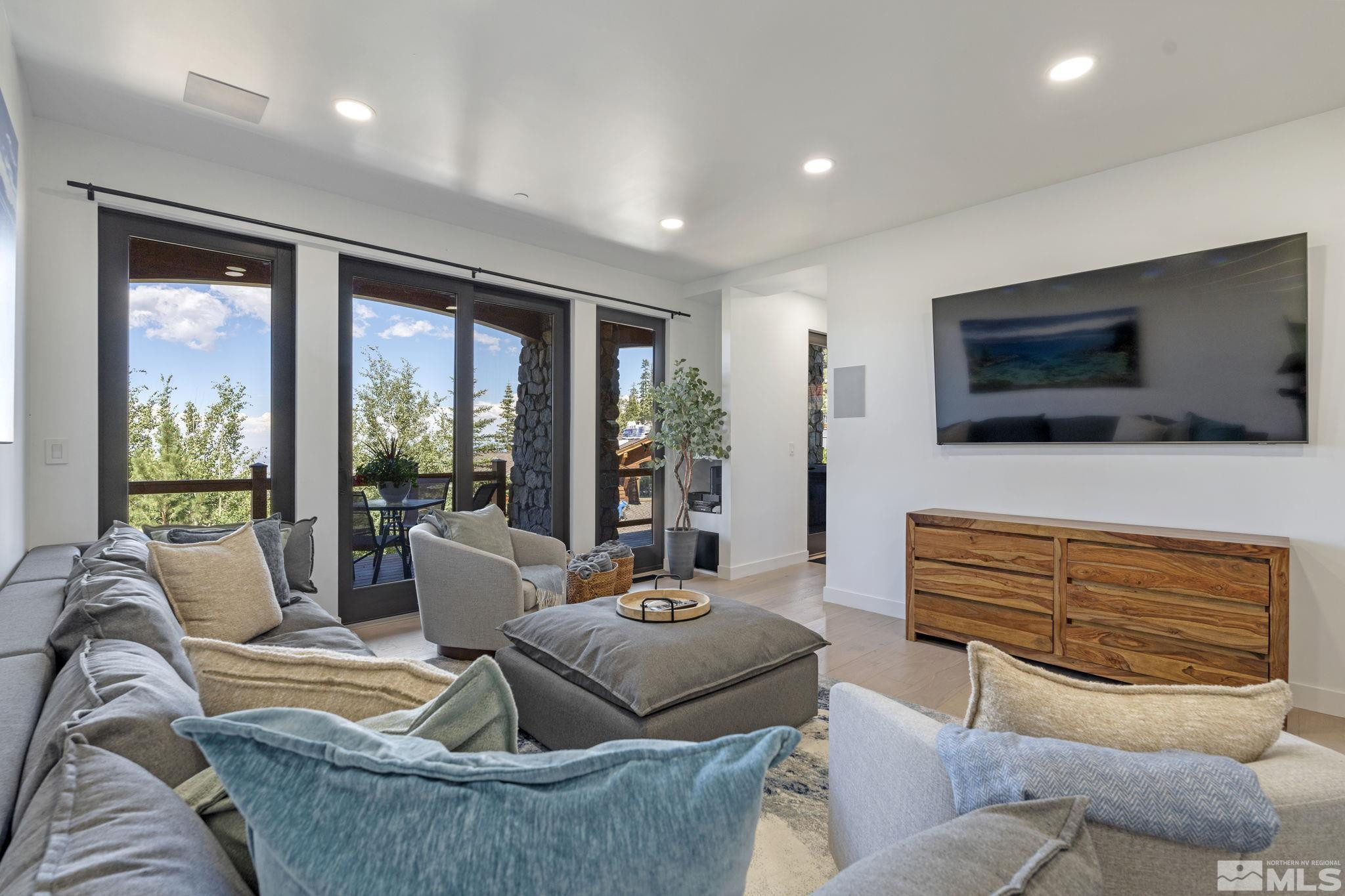 1625 Black Bear Run Stateline, NV 89449 - Photo 18 of 20 a living room with furniture and a flat screen tv