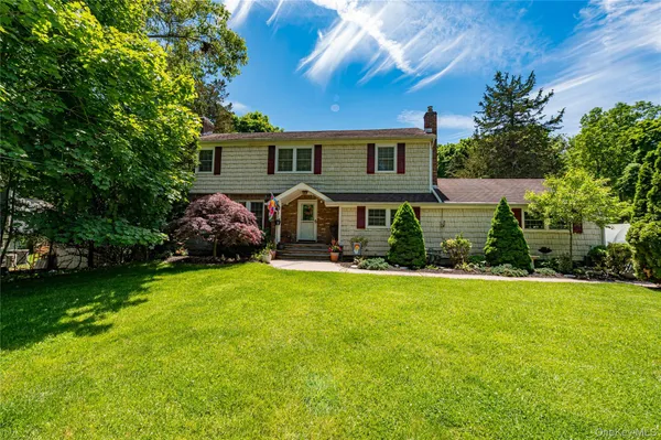 $899,000 | 3 Thompson Hill Road, St. James, NY 11780