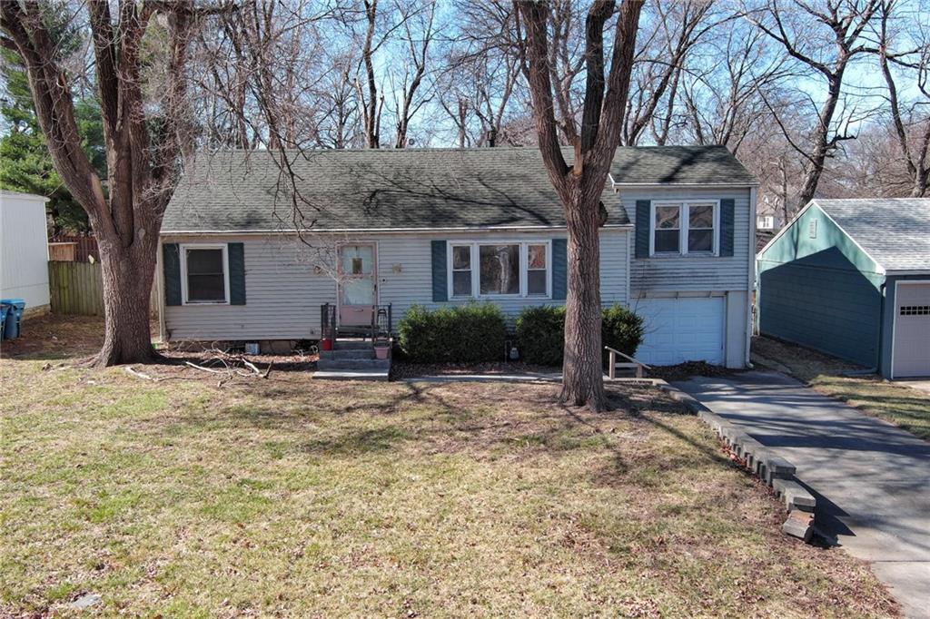 7400 Springfield Street Prairie Village, KS 66208 - Photo 3 of 10