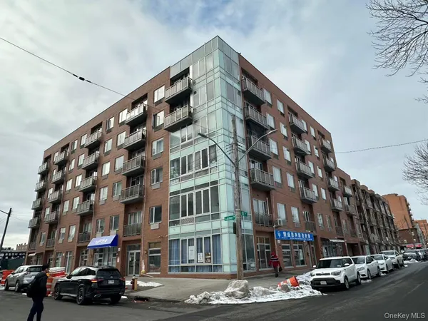 $718,000 | 136-21 Latimer Place, Unit 6G | Flushing