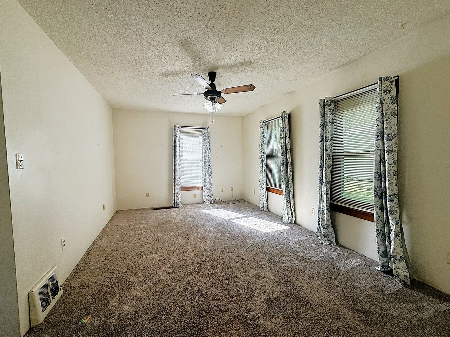 809 Inlet Avenue Dixon, IL 61021 - Photo 3 of 28 Gallery Image 3