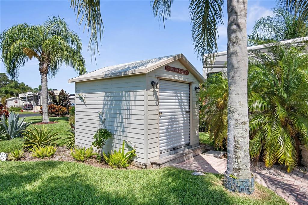 2911 Birdie Drive, Unit 85 Bowling Green, FL 33834 - Photo 6 of 16 a front view of a house with a garden