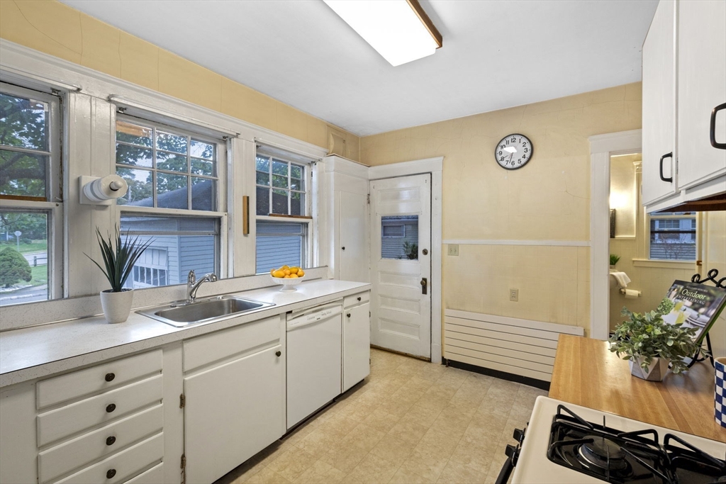 18 Cedar Street Marblehead, MA 01945 - Photo 21 of 36