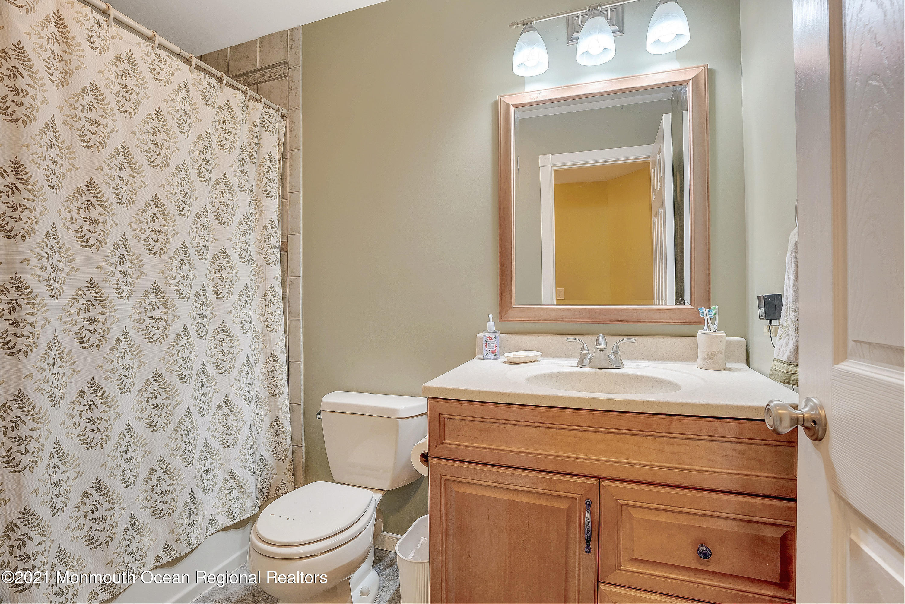 232 Highwood Road Oakhurst, NJ 07755 - Photo 12 of 24 B218FD8B-0258-4BB2-AE19-9300AC0B838A