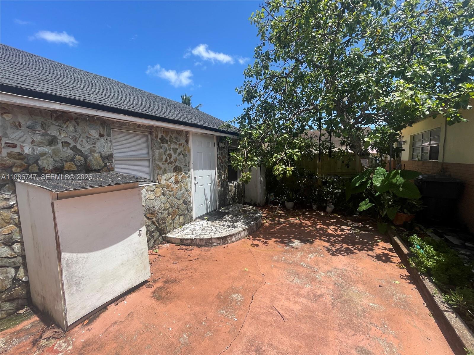 5738 Garfield Street, Unit B Hollywood, FL 33021 - Photo 24 of 27