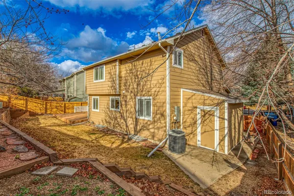 a view of a back yard of the house