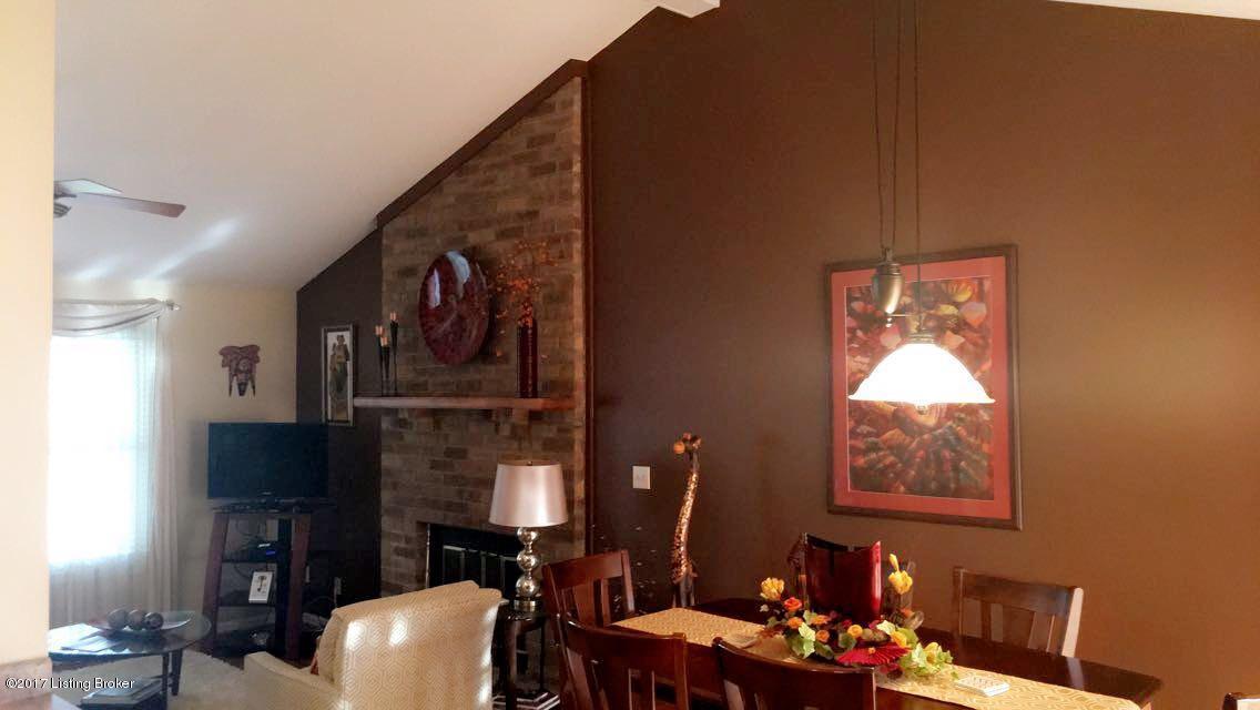 Living Room/Dining Area