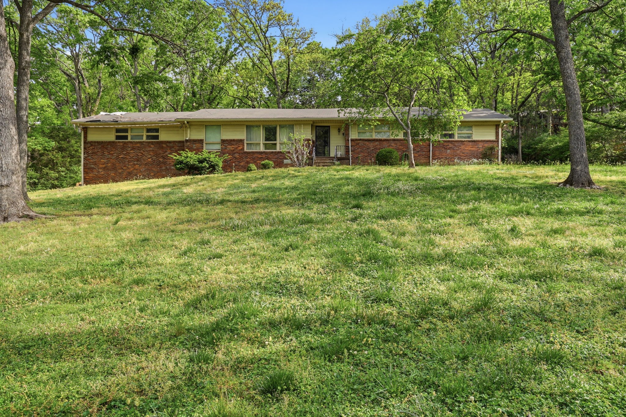 1318 Burton Valley Road Nashville, TN 37215 - Photo 3 of 26