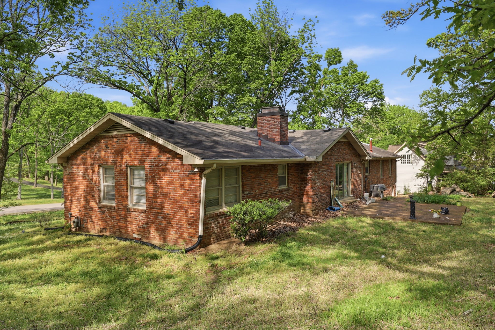 1318 Burton Valley Road Nashville, TN 37215 - Photo 4 of 26