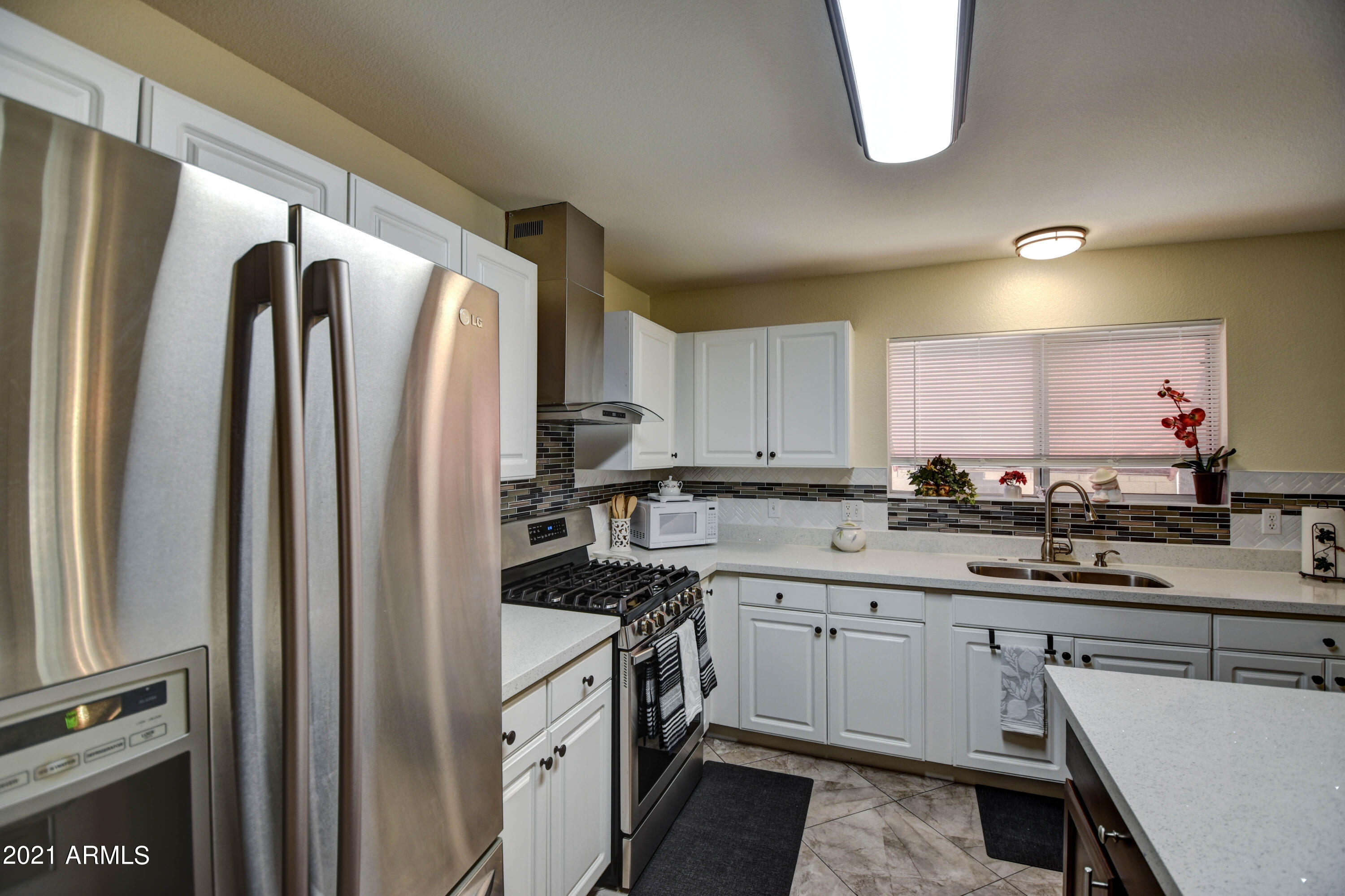 1502 East Darrel Road Phoenix, AZ 85042 - Photo 12 of 40 Kitchen 4