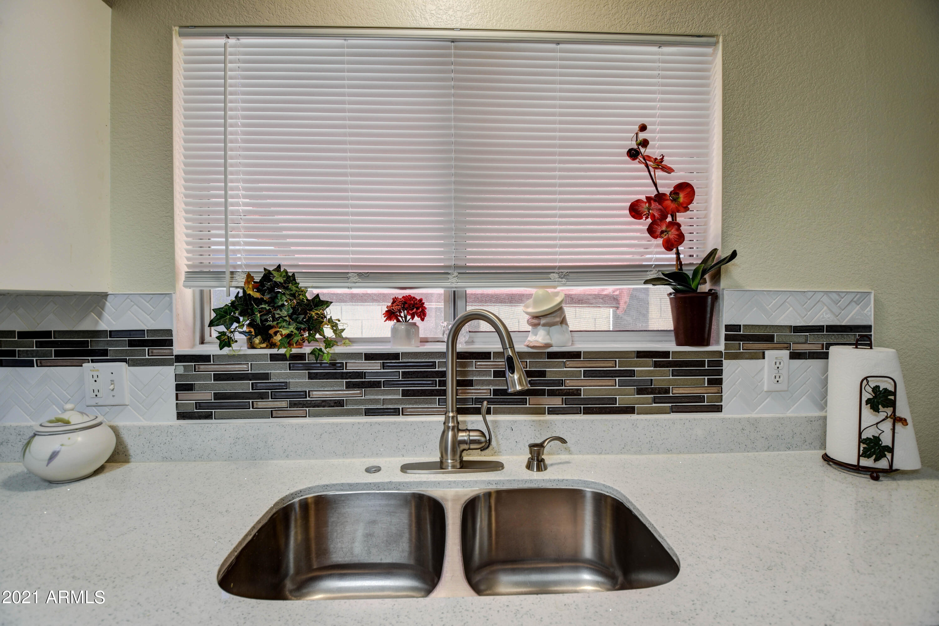 1502 East Darrel Road Phoenix, AZ 85042 - Photo 19 of 40 Kitchen 9