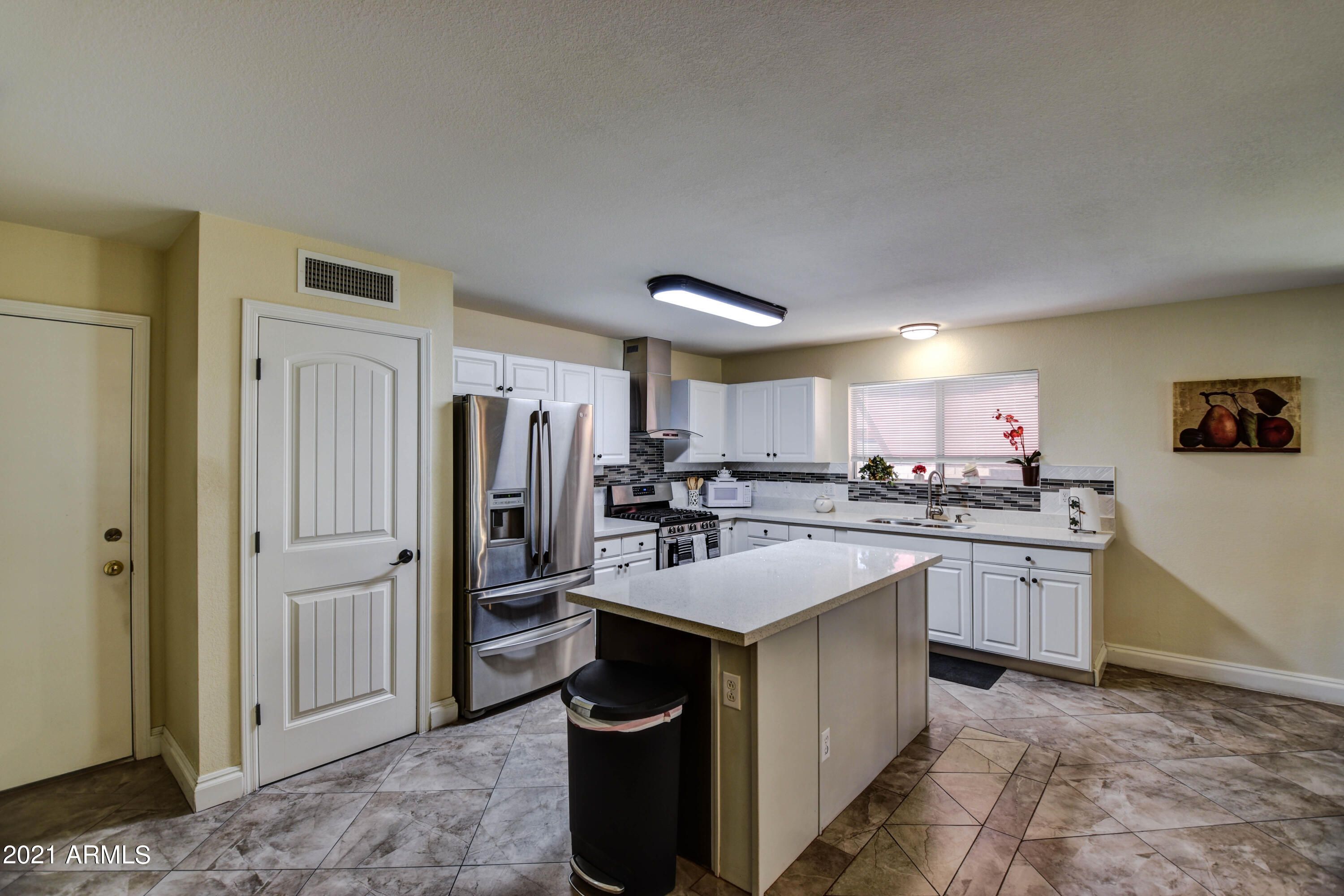 1502 East Darrel Road Phoenix, AZ 85042 - Photo 7 of 40 Kitchen 1