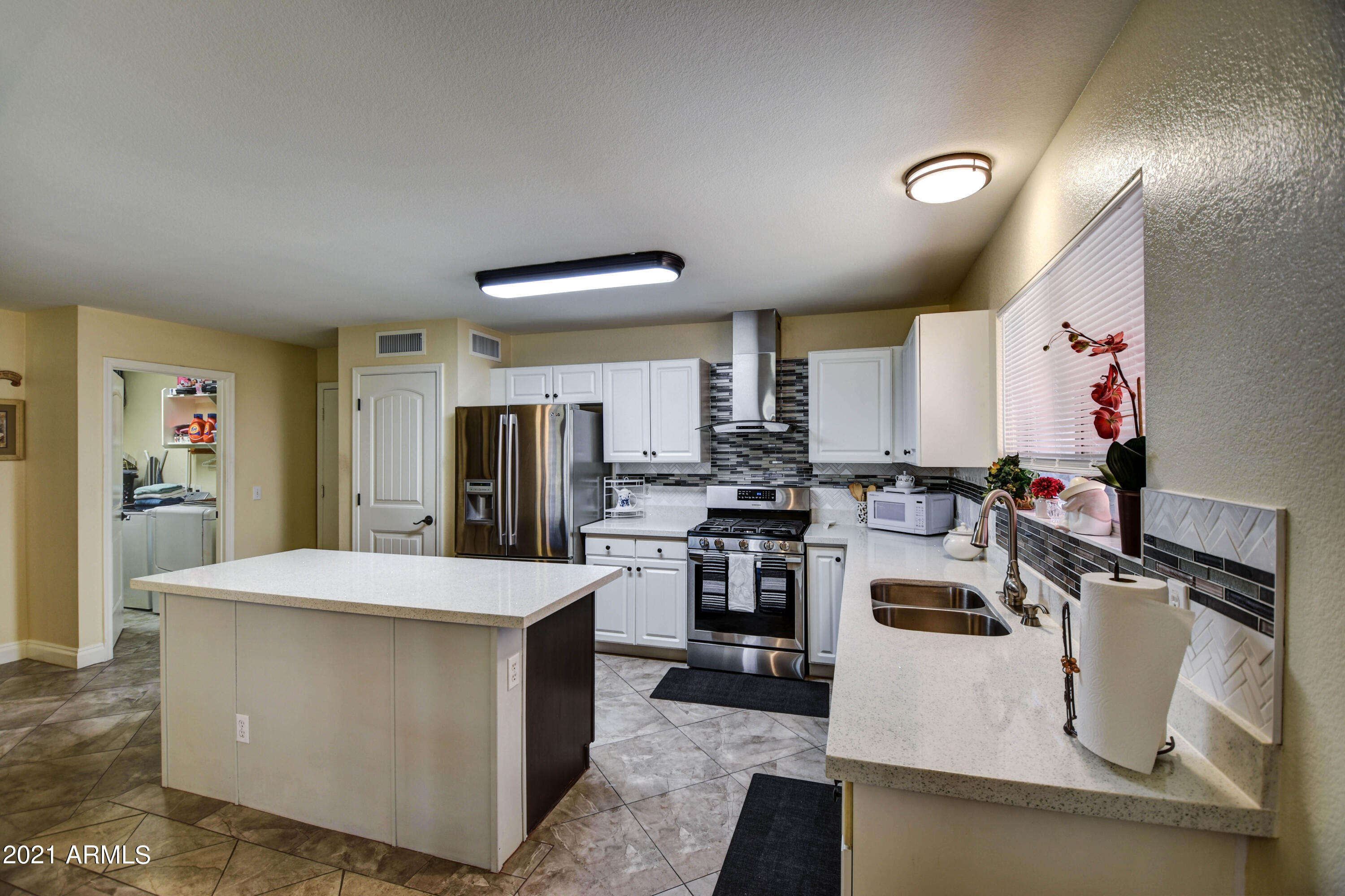 1502 East Darrel Road Phoenix, AZ 85042 - Photo 9 of 40 Kitchen 2