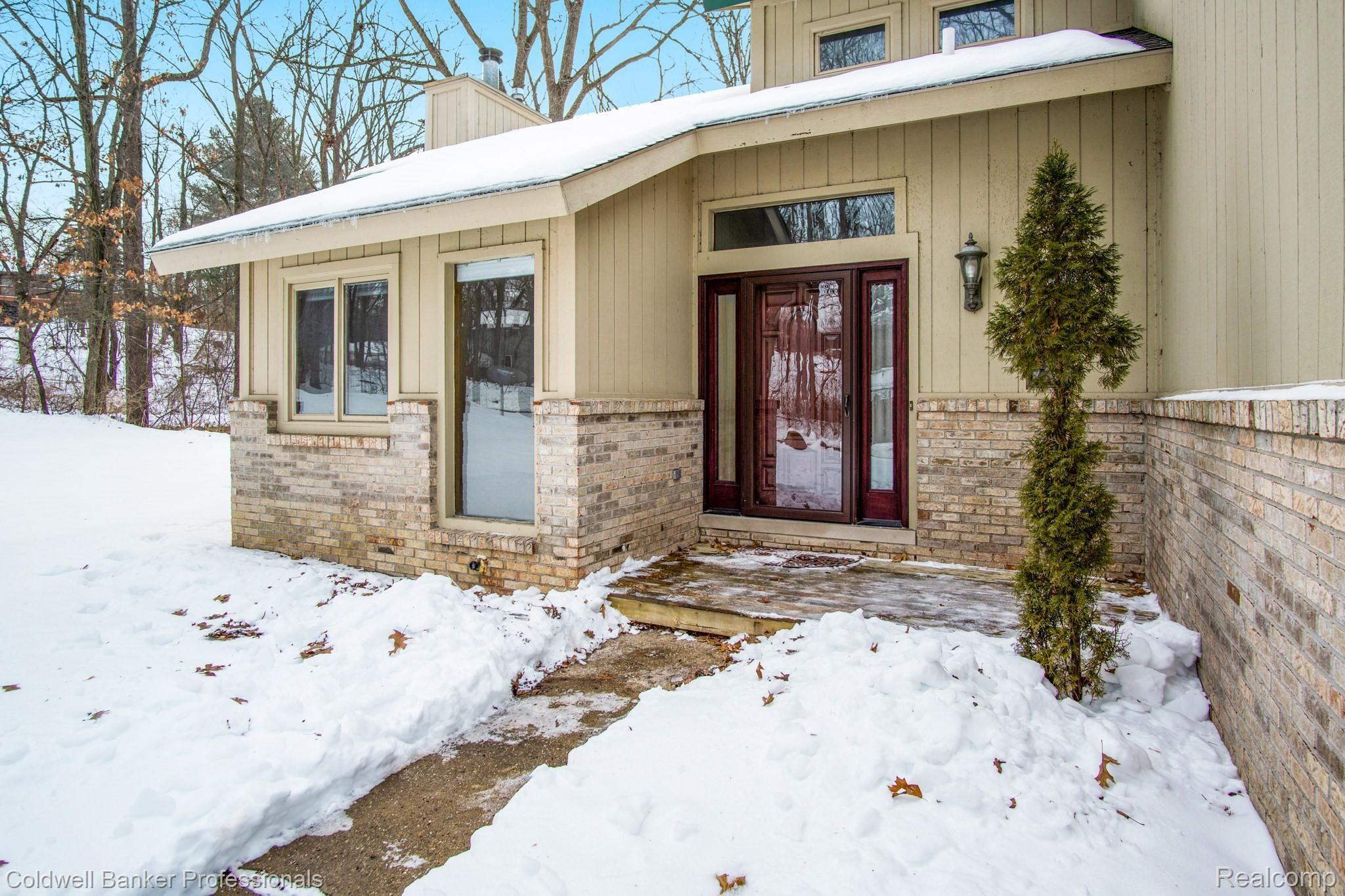 5079 Orion Road Rochester, MI 48306 - Photo 5 of 40 5079-Orion-Rd-05.JPG