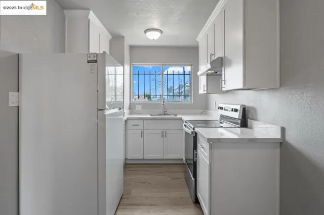 $1,100,000 | 2023 80th Avenue, Oakland, CA 94621