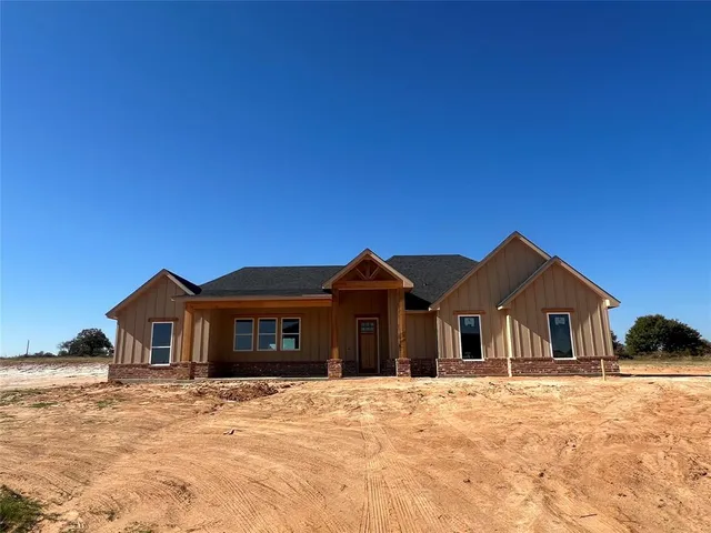 $459,900 | 105 Cattleman Drive, Springtown, TX 76082