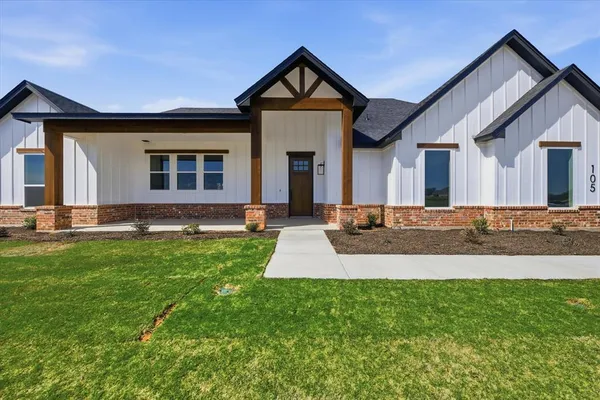$439,223 | 105 Cattleman Drive, Poolville, TX 76487
