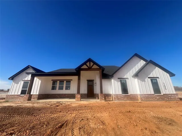 $459,900 | 105 Cattleman Drive, Springtown, TX 76082