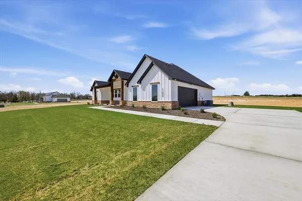 $439,223 | 105 Cattleman Drive, Poolville, TX 76487
