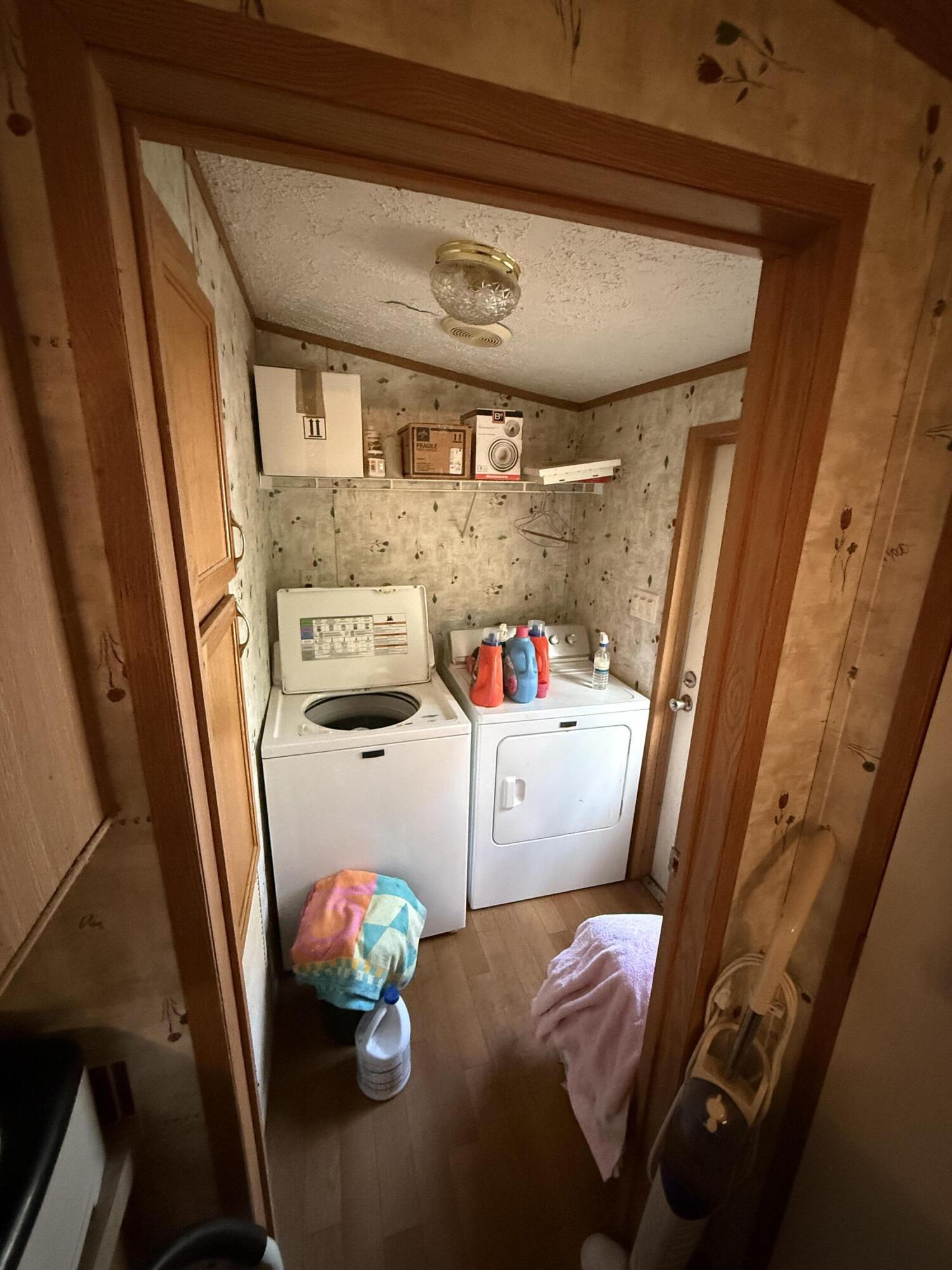 12297 Cooper Road Holt, FL 32564 - Photo 8 of 17 a room with toys and dresser