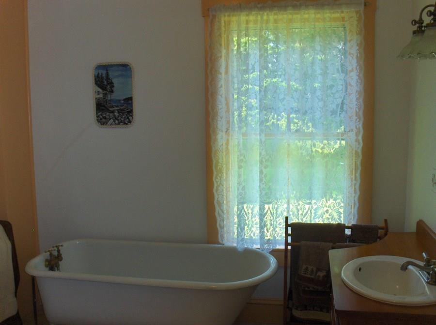 133 Marshville Road Harrington, ME 04643 - Photo 12 of 31 Claw Foot tub in bathroom