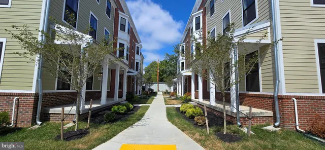 $3,600 | 426 Chapel Alley, Unit 8, Frederick, MD 21701