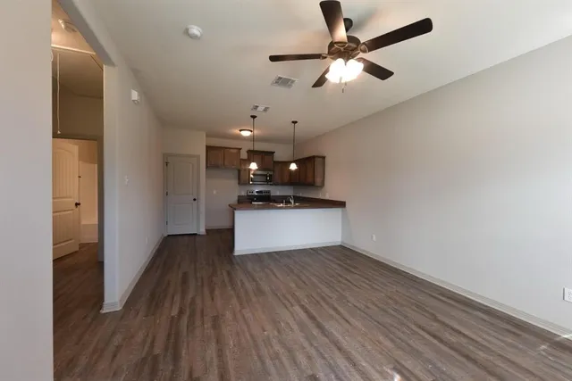 $1,325 | 101 Capps Street, Unit B, Rio Vista, TX 76093