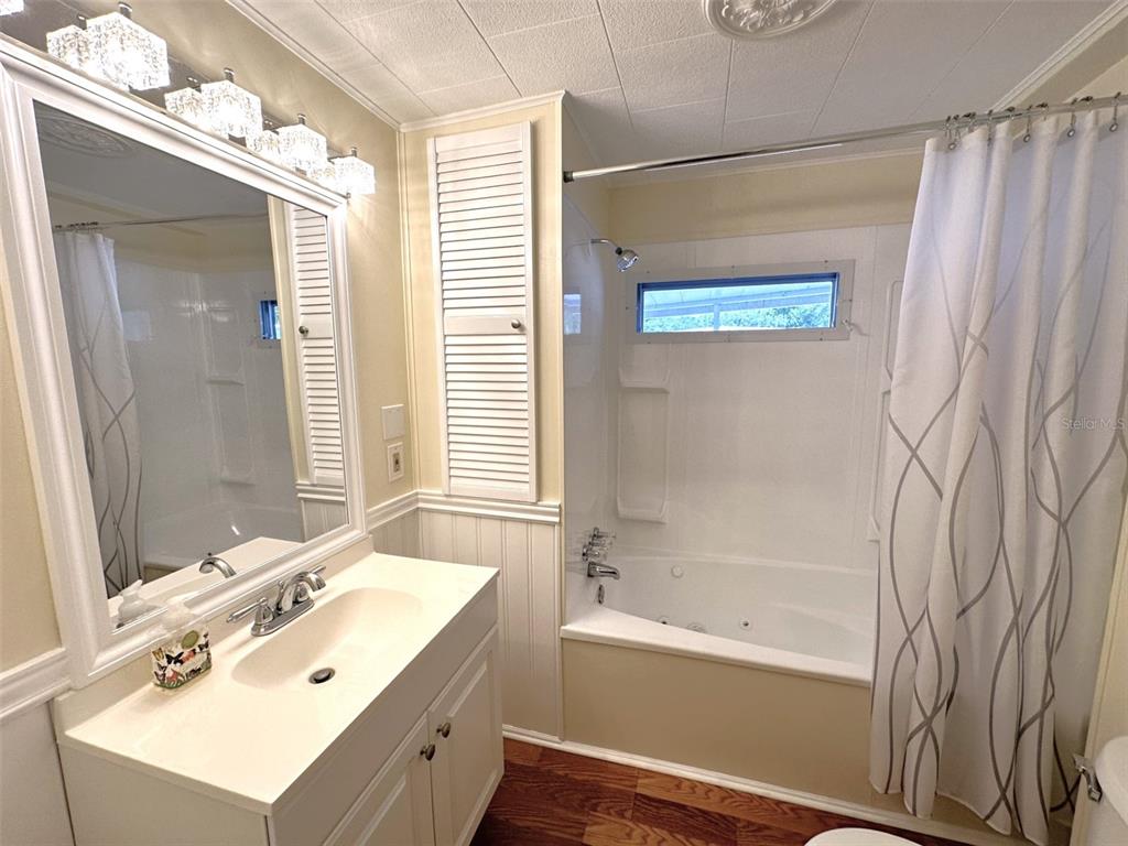 1600 Old Coachman Rd., Unit 816 Clearwater, FL 33765 - Photo 20 of 26 a bathroom with a bathtub sink and mirror