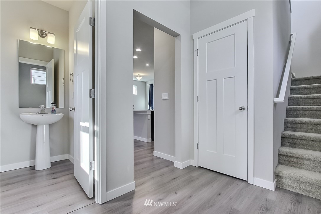 2033 Mayes Road Southeast Lacey, WA 98503 - Photo 3 of 14 Gallery Image 3