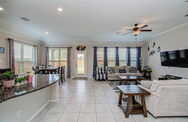 $2,850 | 5126 Victory Shores Lane, Rosharon, TX 77583