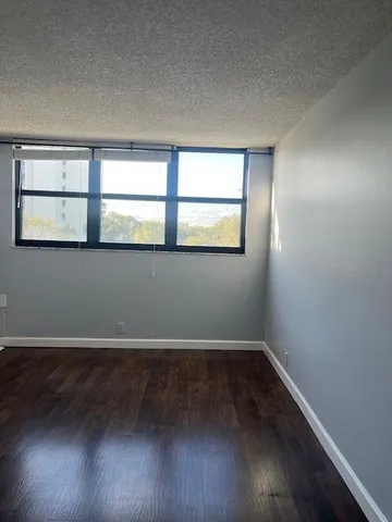 $2,500 | 336 Golfview Road, Unit 408, North Palm Beach, FL 33408